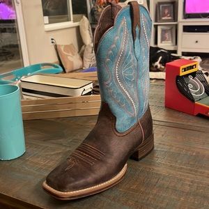 Ariat boots size 8B like new worn a handful of times